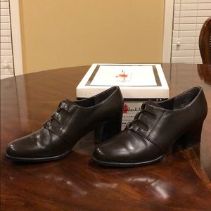 Vintage Gloria Vanderbilt Serena Brown Size: 7 1/2